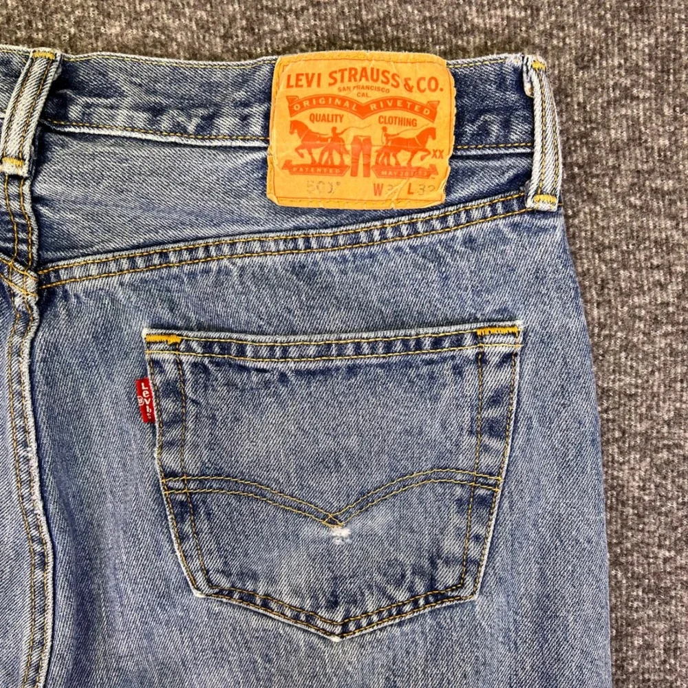 Levis 501 Original Jeans Mens 33x31 Blue Straight Light Wash Casual Button Fly